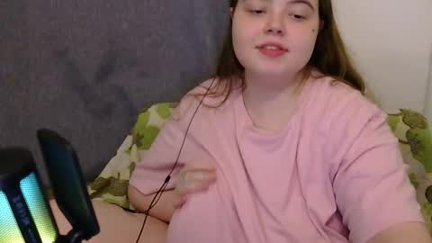 Emma online show from November 2025 07:01:02 PM