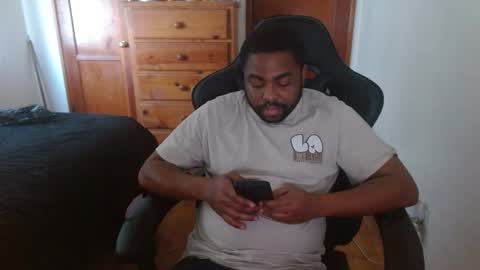 Breadw1nnah online show from November 2025 11:18:01 PM