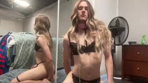 BreakingKatie online show from November 2025 05:13:02 PM