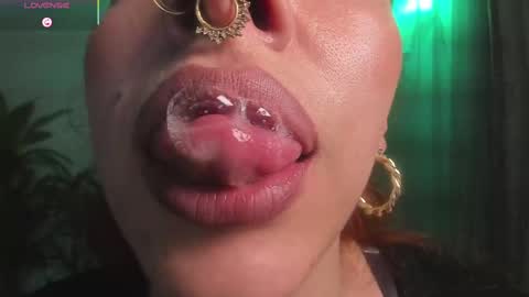 Snapshot of bri_von_dhara_ chatting on October 2025 10:30:01 AM Bri online show from October 2025 10:30:01 AM