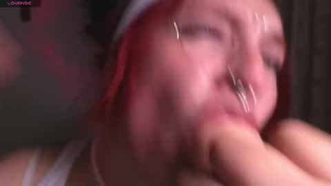 Snapshot of bri_von_dhara_ chatting on December 2025 11:32:01 PM Bri online show from December 2025 11:32:01 PM