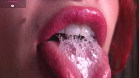 Snapshot of bri_von_dhara_ chatting on December 2025 03:37:02 AM Bri online show from December 2025 03:37:02 AM