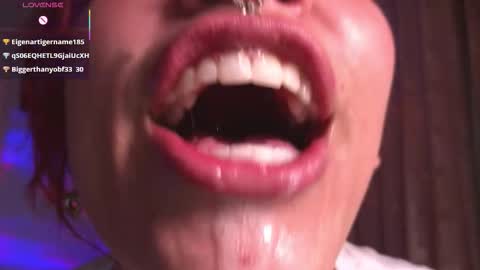 Snapshot of bri_von_dhara_ chatting on December 2025 03:41:01 PM Bri online show from December 2025 03:41:01 PM