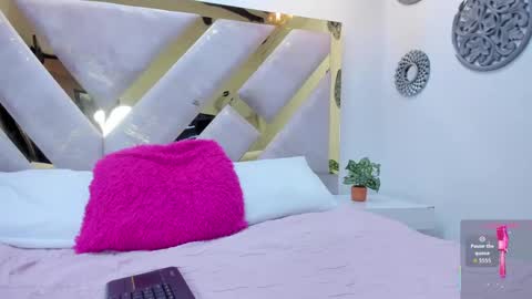 Brianna  online show from September 2025 12:07:02 PM