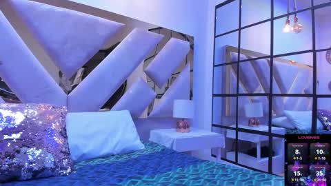 Brianna  online show from September 2025 12:32:02 PM