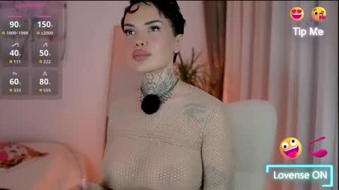 Briana online show from November 2025 04:24:01 PM