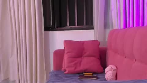    online show from November 2025 09:01:02 AM