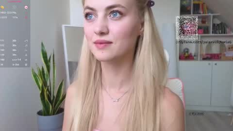 Snapshot of brilliantvictoria chatting on February 2025 01:11:01 PM Vi. online show from February 2025 01:11:01 PM