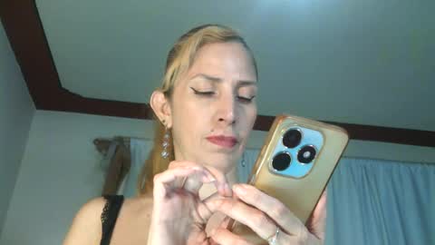 Snapshot of brithany_hunt chatting on June 2026 06:43:02 PM brithany hunt online show from June 2026 06:43:02 PM