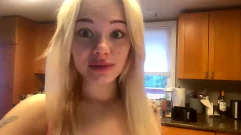 Snapshot of britneycherry08 chatting on May 2026 10:48:01 PM britneycherry08 online show from May 2026 10:48:01 PM