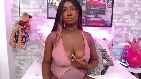 brittany 25 years old  happy as a worm  online show from December 2024 02:30:01 PM