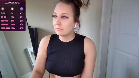 Snapshot of brookebee27 chatting on December 2024 07:43:02 PM brookebee online show from December 2024 07:43:02 PM