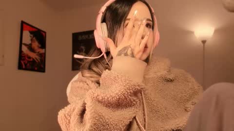 Snapshot of brooklyn_baby_ chatting on January 2026 04:17:01 AM Nat Independent model Please help me to reach 200 thumbs up online show from January 2026 04:17:01 AM