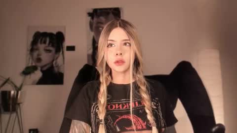 Snapshot of brooklyn_baby_ chatting on February 2026 02:53:02 AM Nat Independent model Please help me to reach 200 thumbs up online show from February 2026 02:53:02 AM