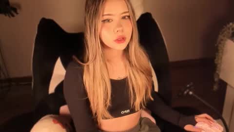 Snapshot of brooklyn_baby_ chatting on March 2026 04:18:02 AM Nat Independent model Please help me to reach 200 thumbs up online show from March 2026 04:18:02 AM