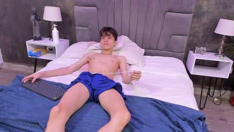 Snapshot of bruce_hans chatting on February 2025 02:43:01 PM Bruce Hans online show from February 2025 02:43:01 PM