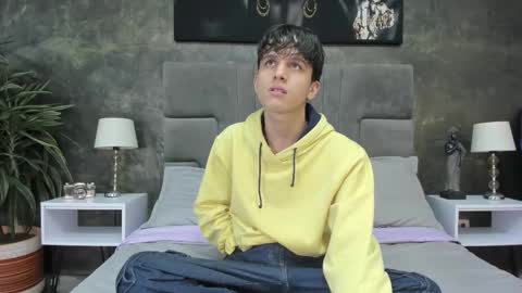 Snapshot of bruce_hans chatting on November 2025 12:04:01 PM Bruce Hans online show from November 2025 12:04:01 PM