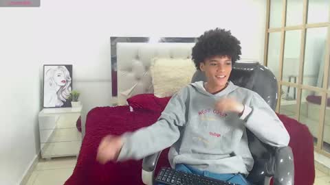 Snapshot of bruce_twink chatting on February 2025 01:48:02 PM B R U C E T W I N K online show from February 2025 01:48:02 PM