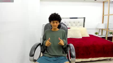 Snapshot of bruce_twink chatting on February 2025 12:32:02 PM B R U C E T W I N K online show from February 2025 12:32:02 PM