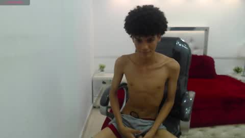 Snapshot of bruce_twink chatting on February 2025 06:54:02 PM B R U C E T W I N K online show from February 2025 06:54:02 PM