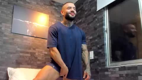 Snapshot of brucedallas chatting on October 2025 01:07:02 AM brucedallas online show from October 2025 01:07:02 AM