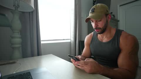 Snapshot of brucestryker chatting on November 2025 07:30:01 PM onlyfans BRUCESTRYKER online show from November 2025 07:30:01 PM