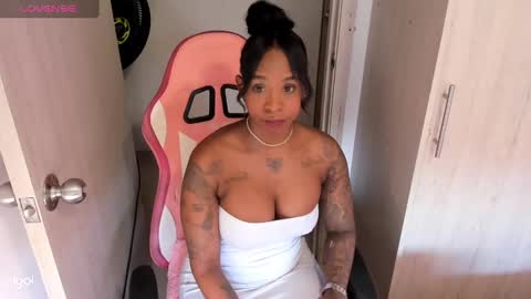 Snapshot of brunettklaryss chatting on January 2025 04:50:02 PM Brenda online show from January 2025 04:50:02 PM