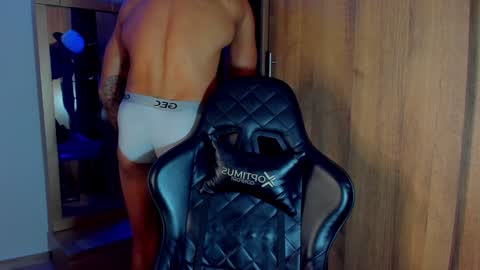 Snapshot of bryan_boy_ chatting on December 2024 10:55:02 PM bryan online show from December 2024 10:55:02 PM