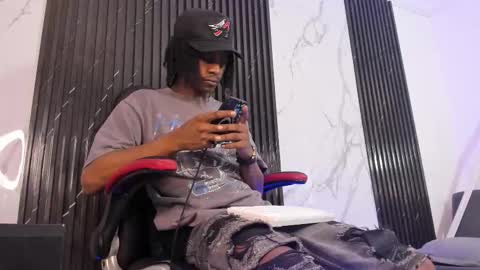 Bryxon  online show from September 2025 05:37:01 PM