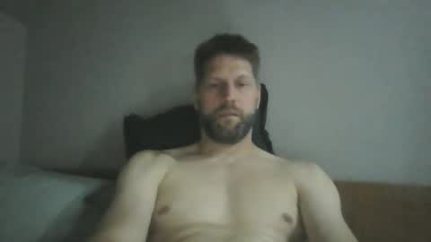 Snapshot of bubblebee1982 chatting on May 2026 06:09:01 PM bubblebee1982 online show from May 2026 06:09:01 PM