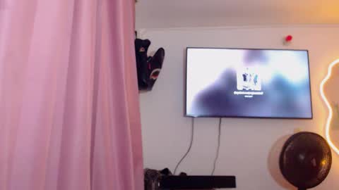 Valery Restrepo online show from April 2026 01:43:01 AM