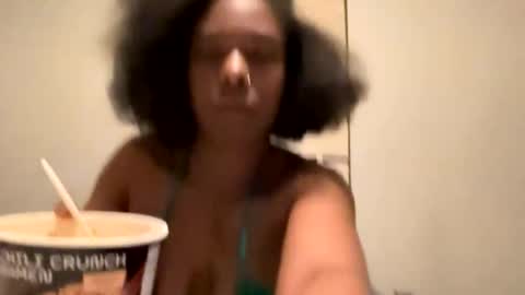 Snapshot of bubblezthedoll chatting on March 2026 03:41:02 AM Bubblez the Doll online show from March 2026 03:41:02 AM