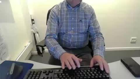 Snapshot of buggemann chatting on November 2025 06:14:02 AM buggemann online show from November 2025 06:14:02 AM