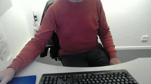 Snapshot of buggemann chatting on November 2025 04:07:01 AM buggemann online show from November 2025 04:07:01 AM