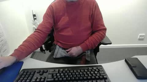 Snapshot of buggemann chatting on November 2025 04:23:02 AM buggemann online show from November 2025 04:23:02 AM