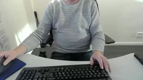 Snapshot of buggemann chatting on December 2025 10:57:01 AM buggemann online show from December 2025 10:57:01 AM