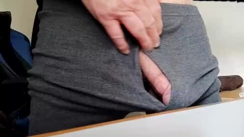 Snapshot of bulkyboners chatting on February 2025 03:07:01 PM ejaculation for 250 online show from February 2025 03:07:01 PM