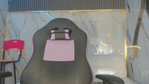 Snapshot of bull_cam chatting on October 2025 07:57:02 PM bull_cam online show from October 2025 07:57:02 PM