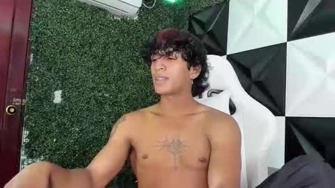 Snapshot of bull_cam chatting on December 2025 02:22:02 PM bull_cam online show from December 2025 02:22:02 PM