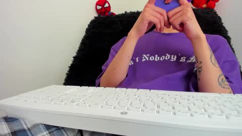 Snapshot of bumblubee chatting on February 2025 06:10:02 PM Tonny online show from February 2025 06:10:02 PM