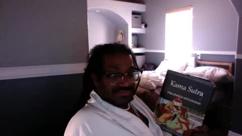 Snapshot of bungalowentertainment chatting on October 2025 07:58:02 PM Bungalow Entertainment online show from October 2025 07:58:02 PM