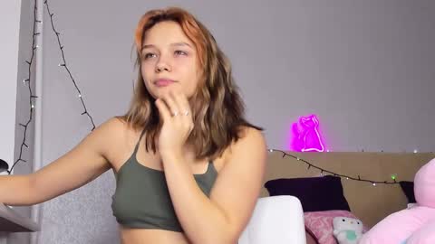 Snapshot of bunny_bonny chatting on December 2024 05:06:02 AM Alice online show from December 2024 05:06:02 AM