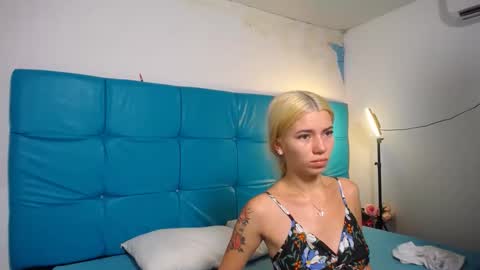 Snapshot of bunny_petit chatting on October 2025 11:44:01 AM Buny online show from October 2025 11:44:01 AM