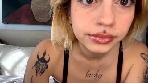 Snapshot of bunnyaliengirl_ chatting on January 2025 06:25:01 PM Bunnyaliengirl online show from January 2025 06:25:01 PM