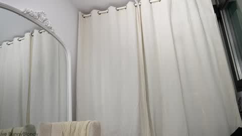 Anaiz   online show from October 2025 08:37:01 AM