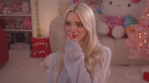 Stella online show from December 2024 10:17:02 PM