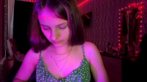 Snapshot of bunnytrussel chatting on May 2026 09:16:01 AM Bella online show from May 2026 09:16:01 AM