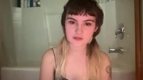 esme gray online show from October 2025 10:20:02 PM