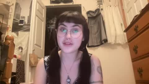 esme gray online show from August 2026 06:12:01 AM