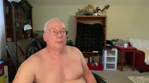 bustyballs100 online show from December 2025 08:38:01 PM